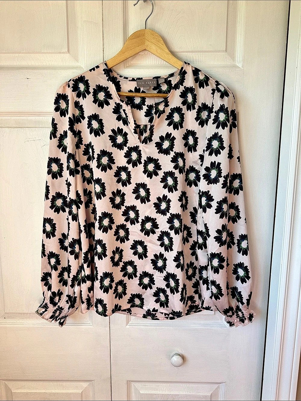 Ted Baker Daisy Floral Print Satin Keyhole Blouse Pink & Black Medium